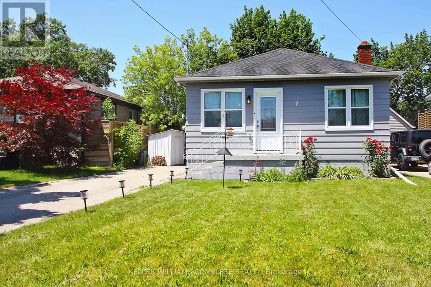 Detached at 7 LAMPTON PLACE, Hamilton