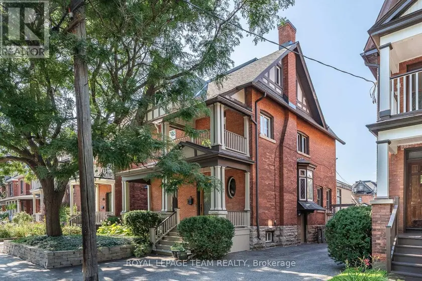 Detached at 139 FOURTH AVENUE, Ottawa