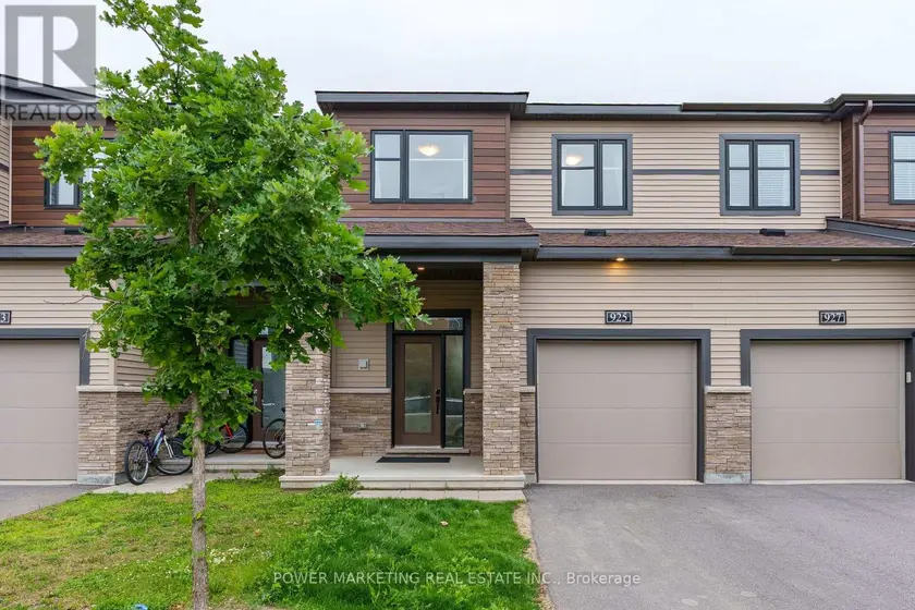 Townhouse at 925 ATHENRY COURT, Ottawa