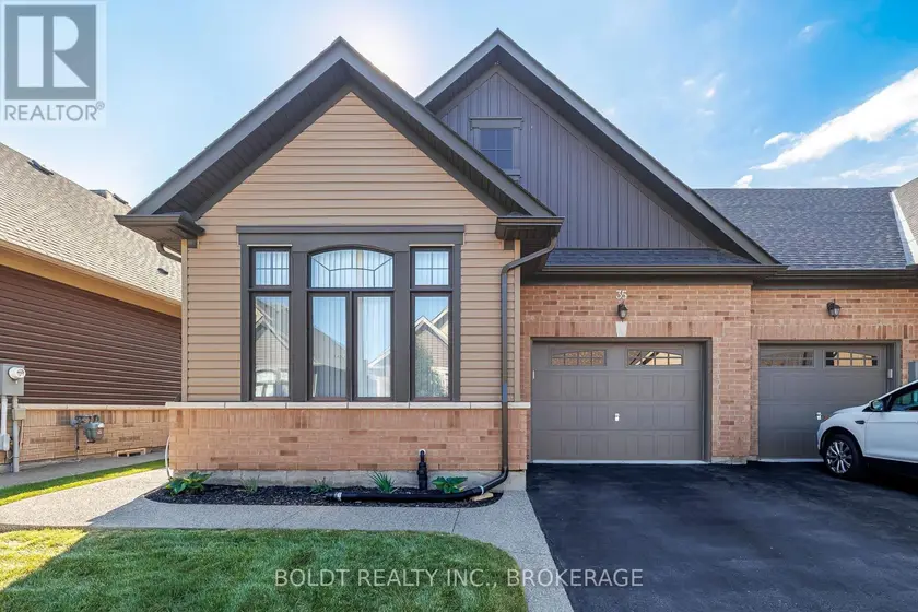 Townhouse at 35 COSMOPOLITAN COMMON, St. Catharines