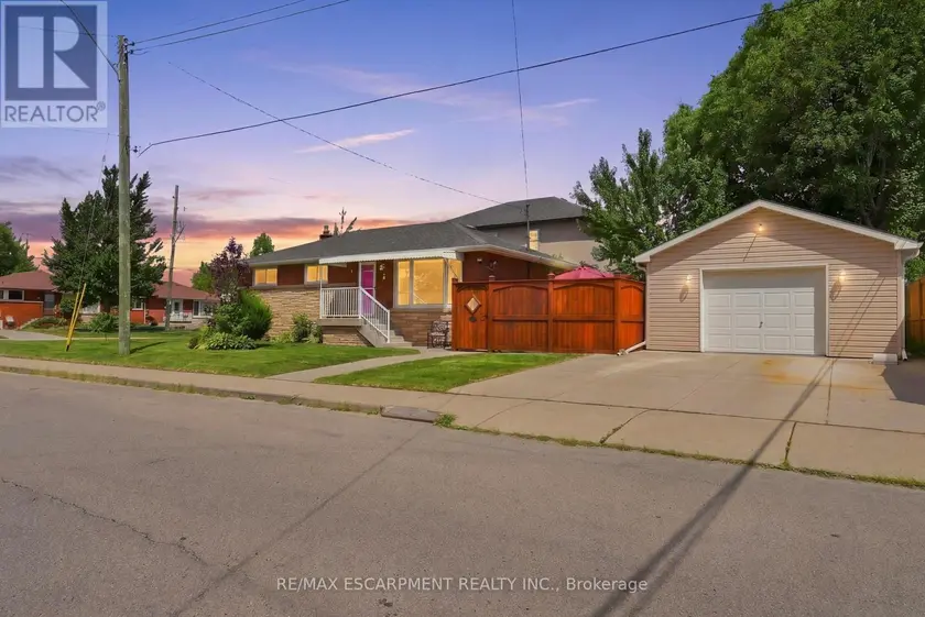 Detached at 3 MITCHELL AVENUE, Hamilton