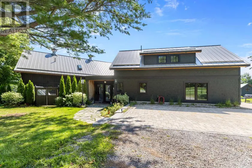Detached at 4/6 SIFTON ROAD, Front of Yonge