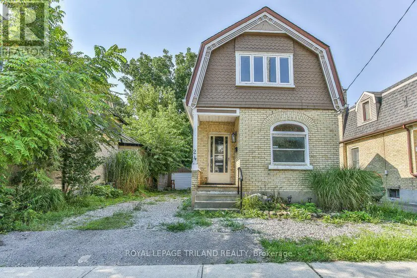 Detached at 24 MOUNT PLEASANT AVENUE, London North