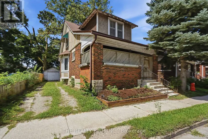 Detached at 35 WHARNCLIFFE ROAD S, London South