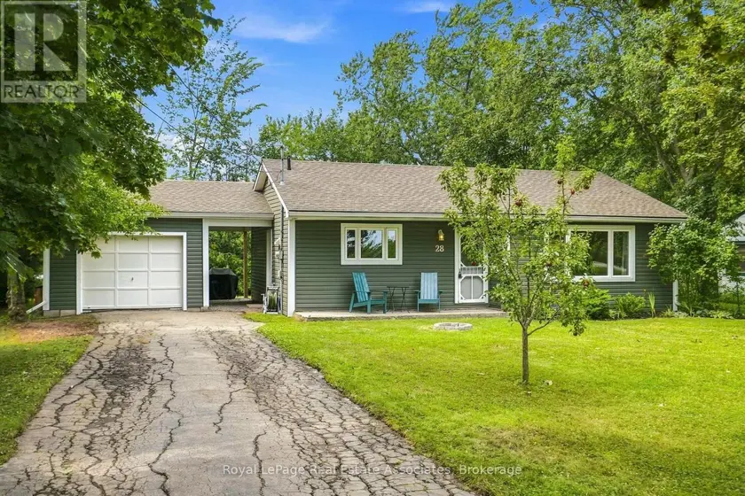 Detached at 28 KELSON AVENUE S, Grimsby