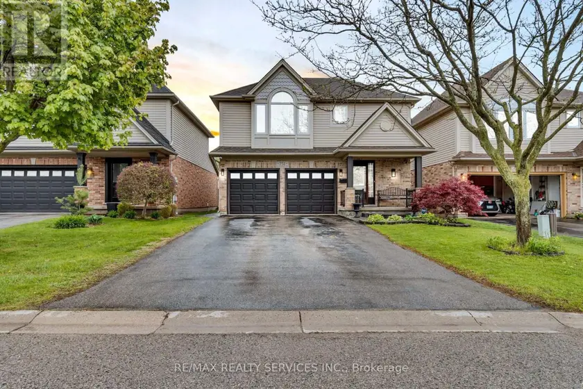 Detached at 752 NORTH LEAKSDALE CIRCLE, London South
