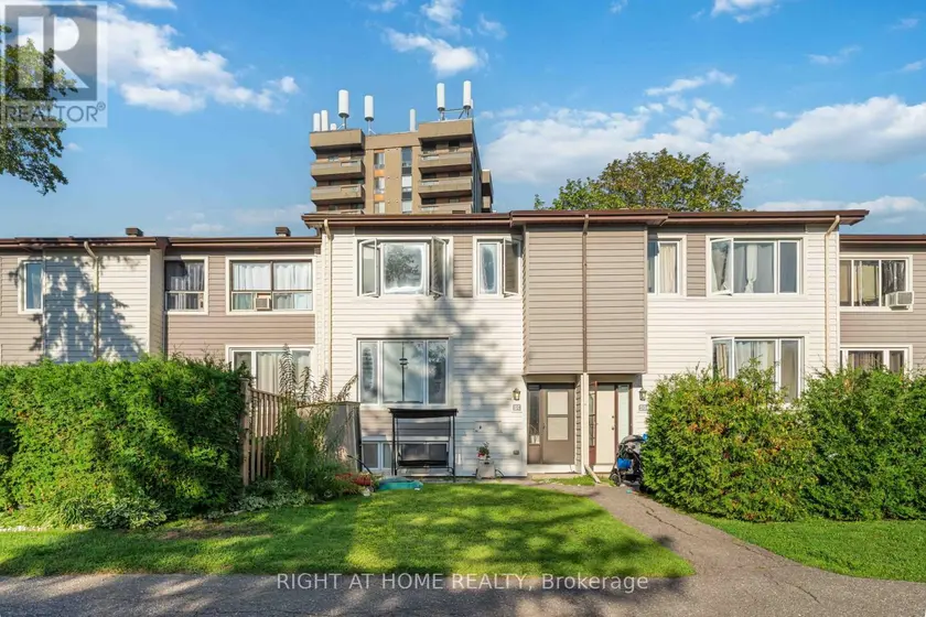 Townhouse at C - 13 BANNER ROAD, Ottawa