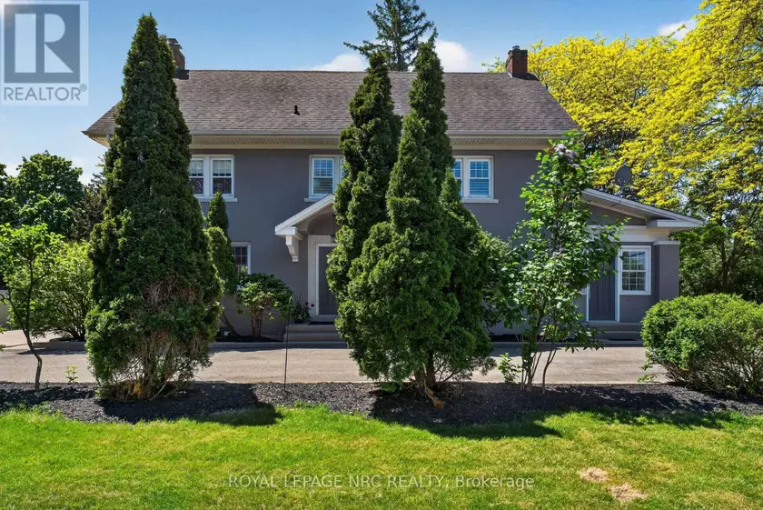 Detached at 260 MAIN STREET E, Grimsby