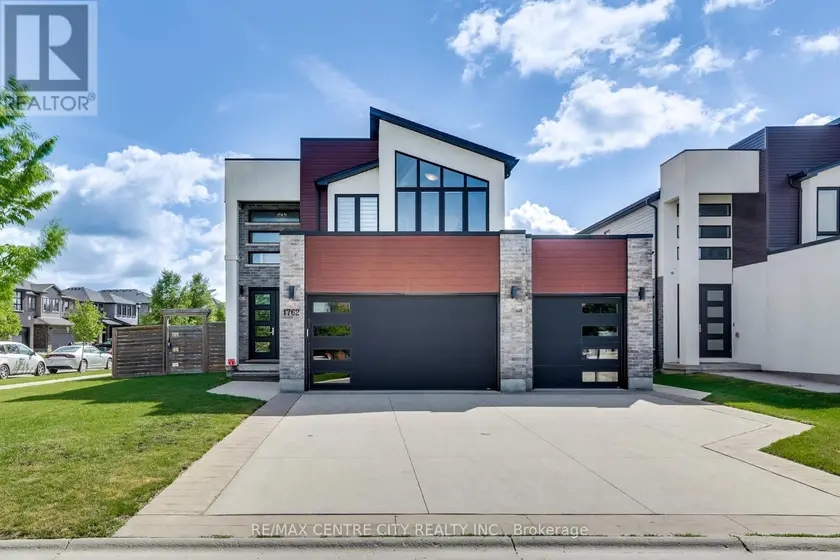 Detached at 1762 DEWAR PLACE, London North