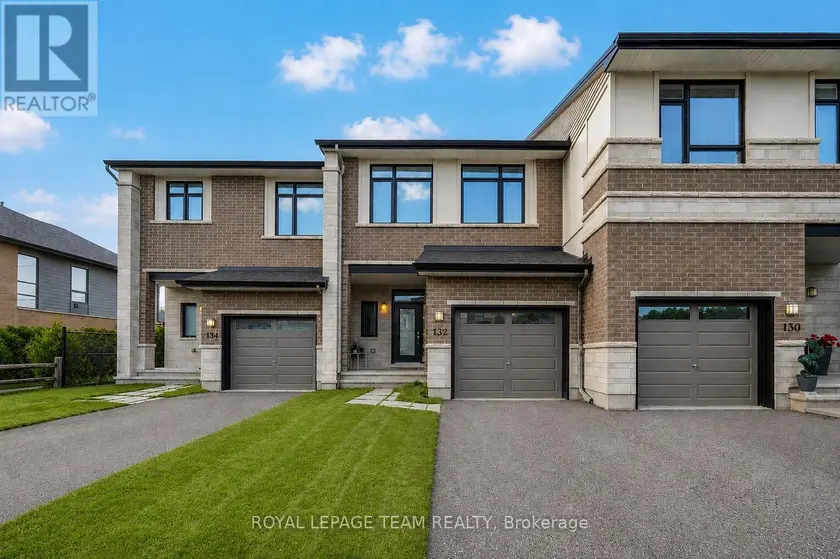 Townhouse at 132 LARIMAR CIRCLE, Ottawa