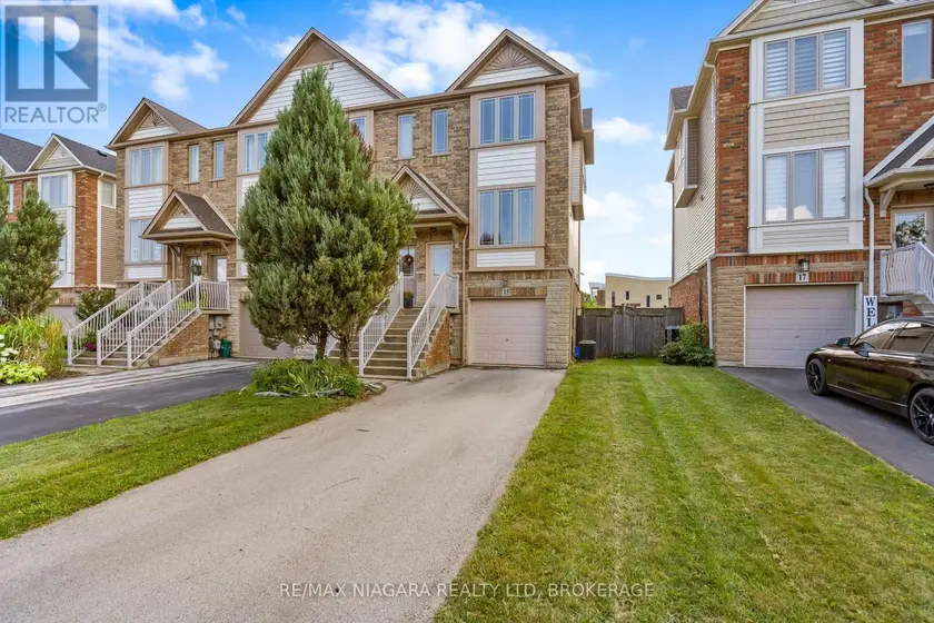Townhouse at 15 HEMLOCK WAY, Grimsby