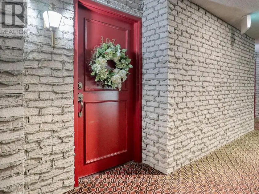 Apartment at 307 - 693 WINDERMERE ROAD, London North