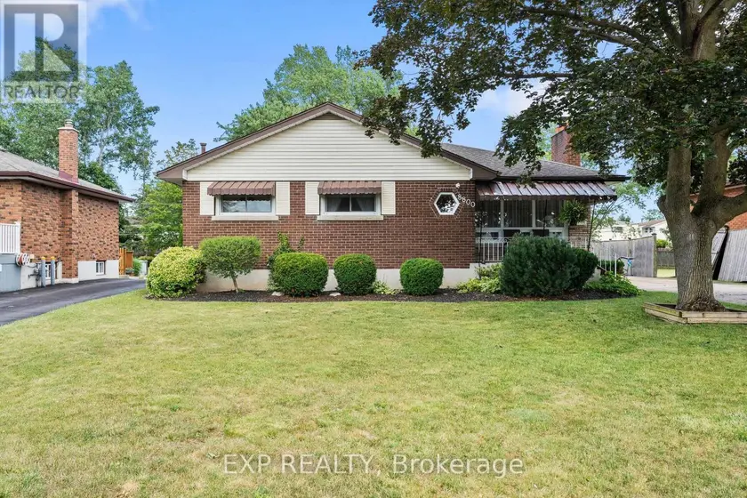 Detached at 8800 CHAMPLAIN DRIVE, Niagara Falls