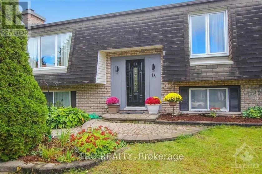Detached at 14 LANGHOLM CRESCENT, Ottawa