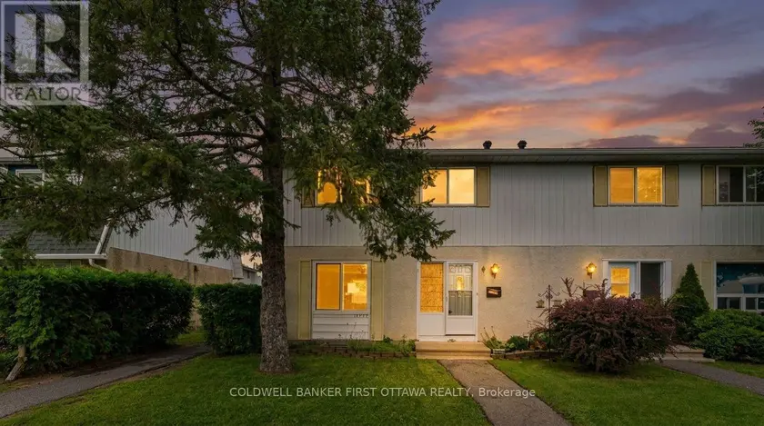 Townhouse at A - 1532 BEAVERPOND DRIVE, Ottawa