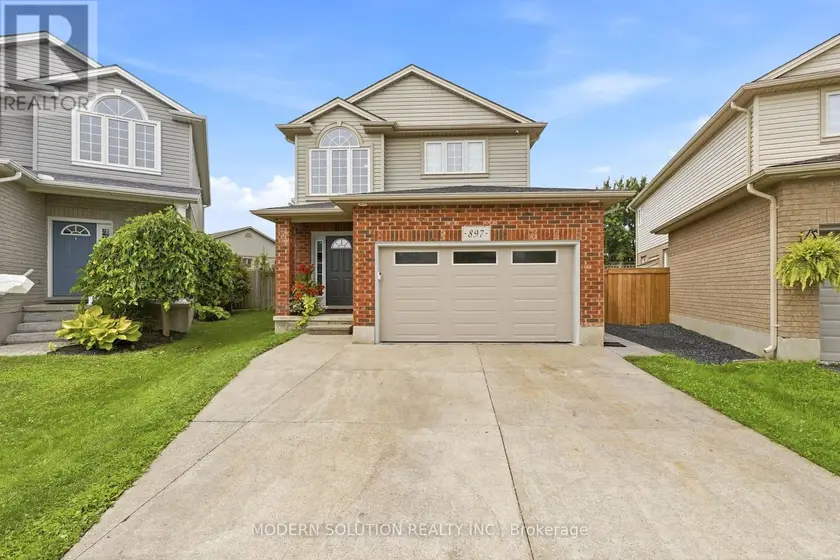 Detached at 897 BRADSHAW CRESCENT, London North