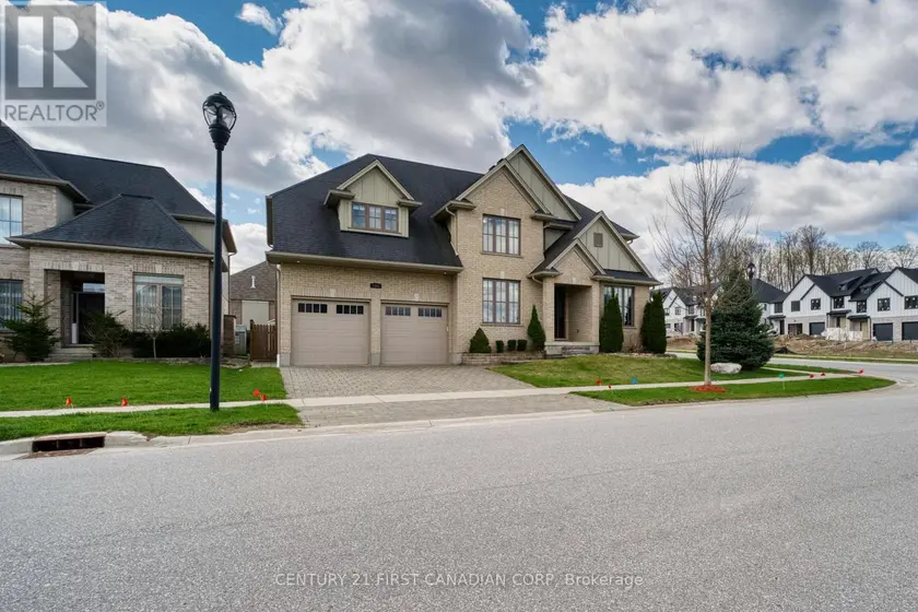Detached at 1895 SUMAC WAY, London South