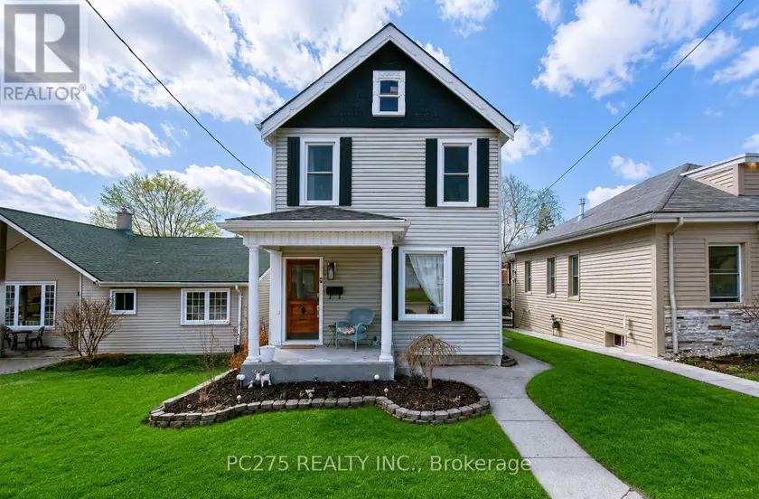 Detached at 92 WALNUT STREET, Brant