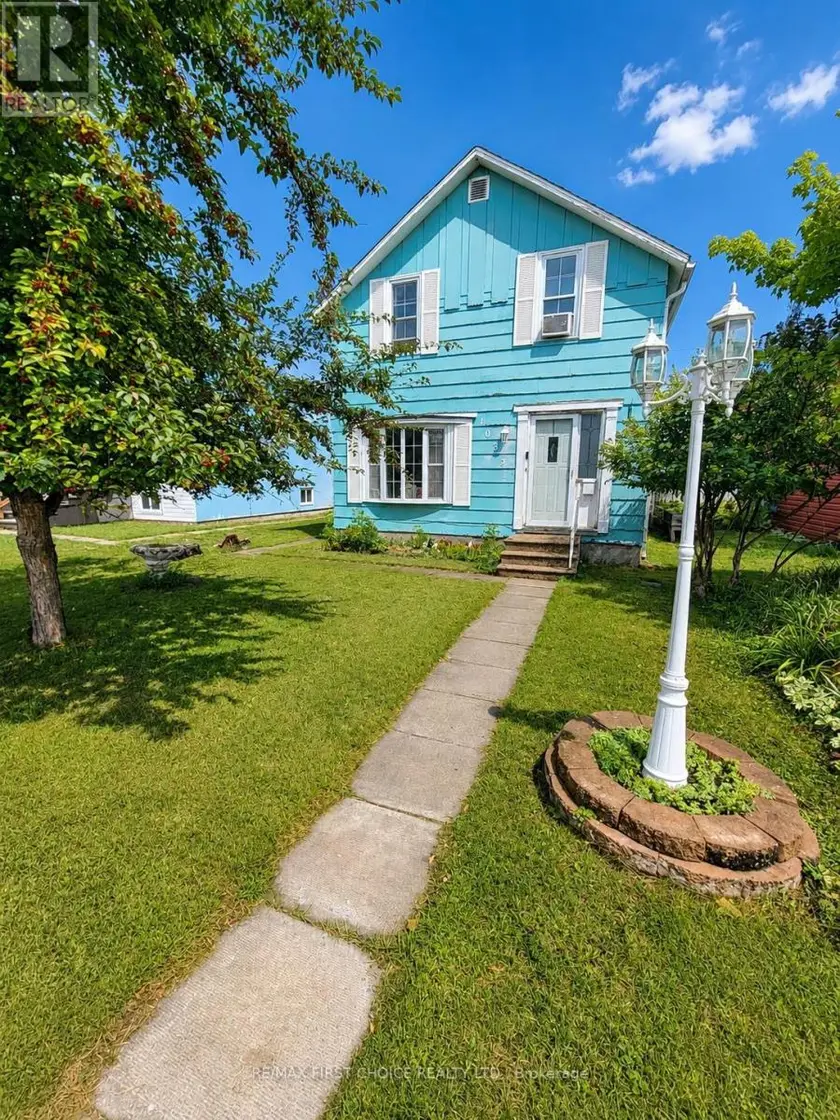 Detached at 1032 THIRD ST E, Fort Frances