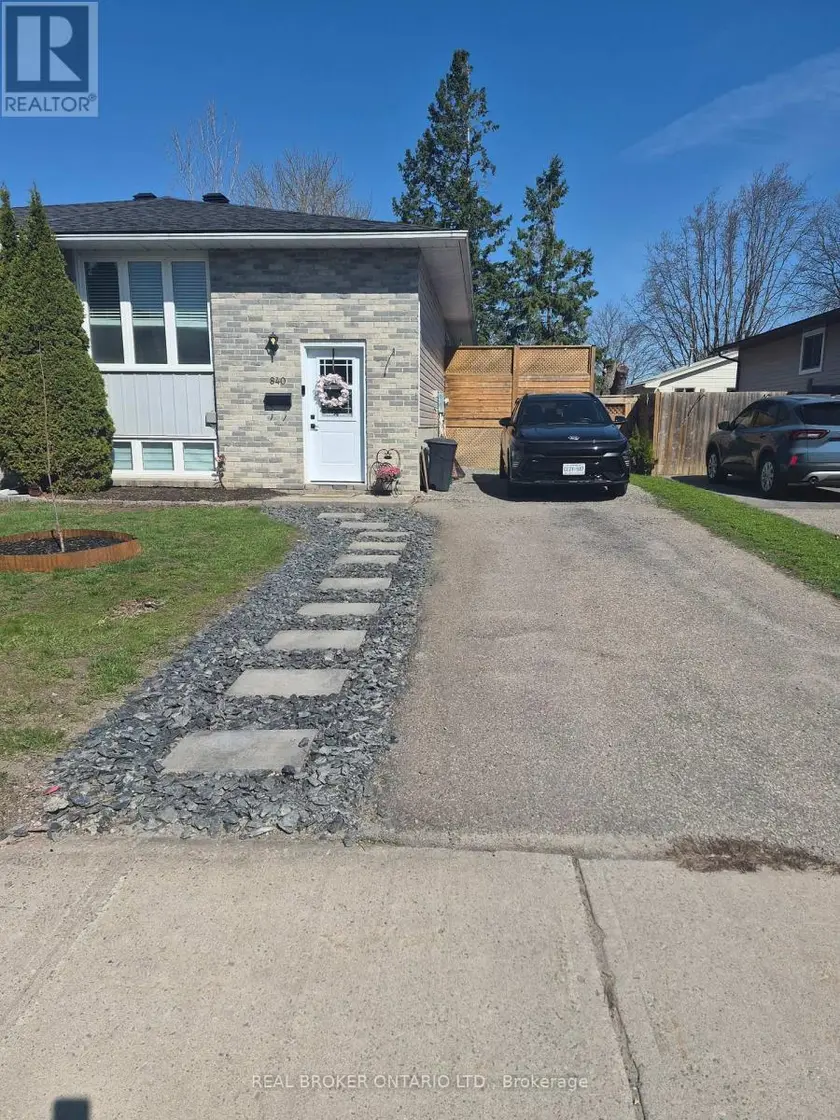Multiplex at UPPER UNIT - 840 MACODRUM DRIVE, Brockville