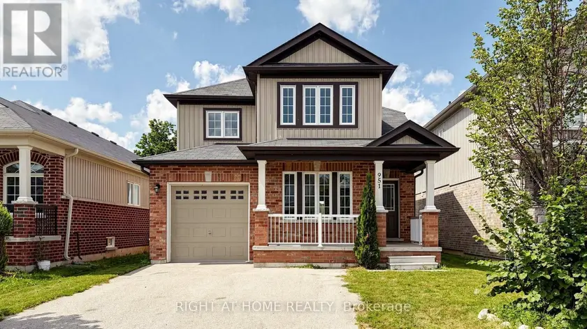 Detached at 951 ADAMS AVENUE S, North Perth