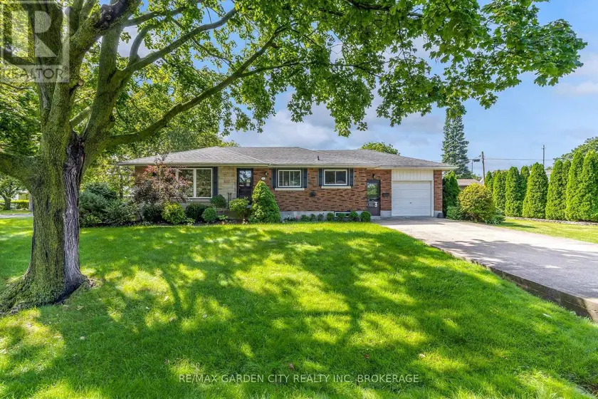 Detached at 4 REGINA AVENUE, St. Catharines