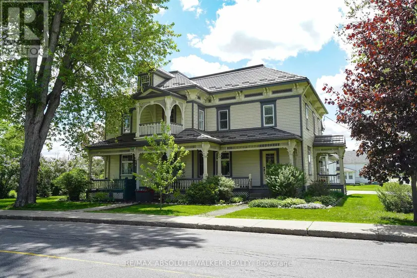 Detached at 3302 MAIN STREET, North Stormont