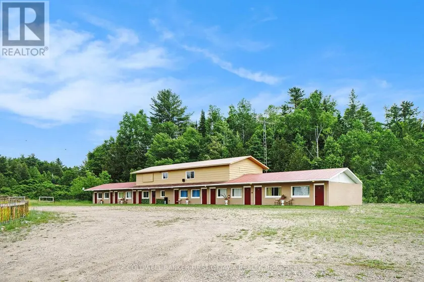 Detached at 9628 HWY 509, Frontenac
