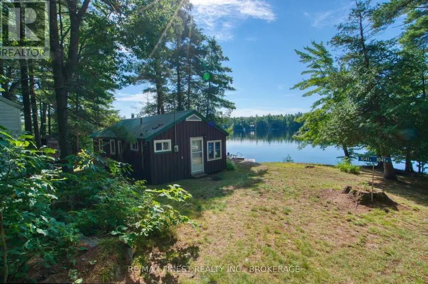 Detached at 1041A GLASS LANE, Frontenac