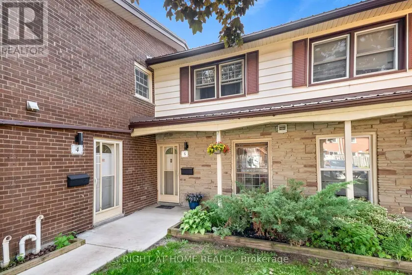 Townhouse at 5 ARBOUR GLEN CRESCENT, London East