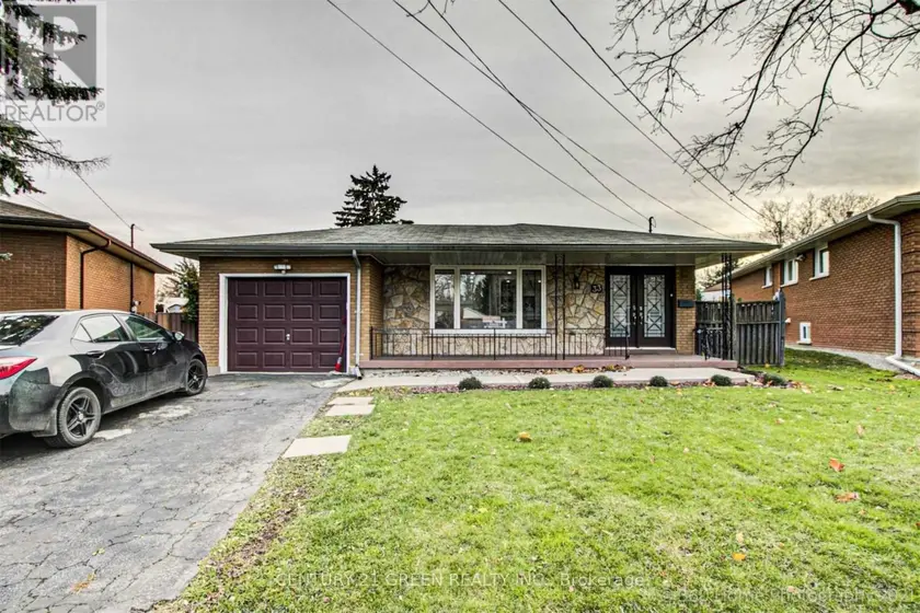 Detached at MAIN - 33 GARVEY CRESCENT, Hamilton