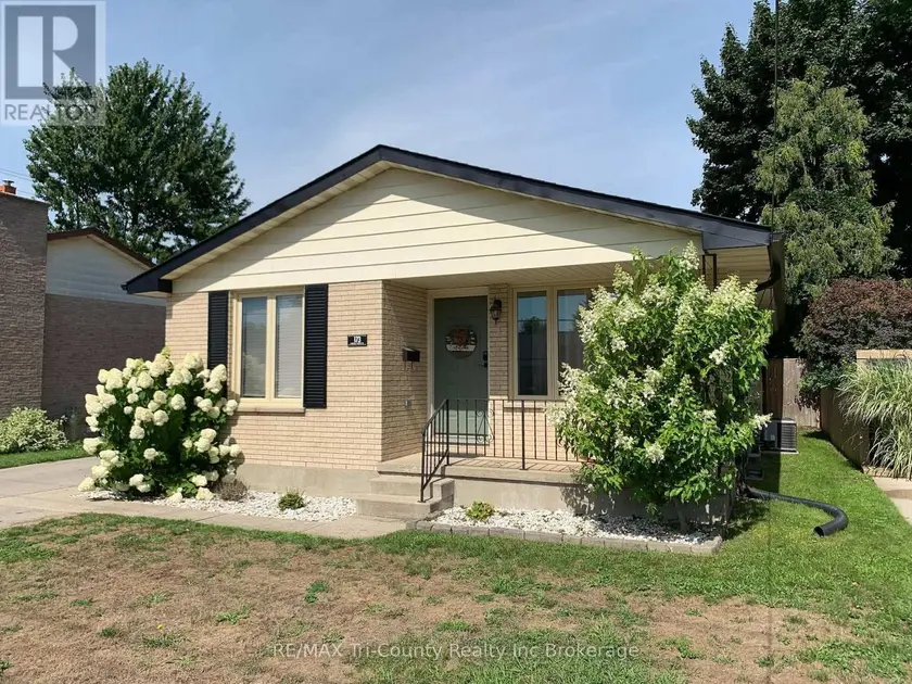 Detached at 173 CARROLL STREET W, Strathroy-Caradoc