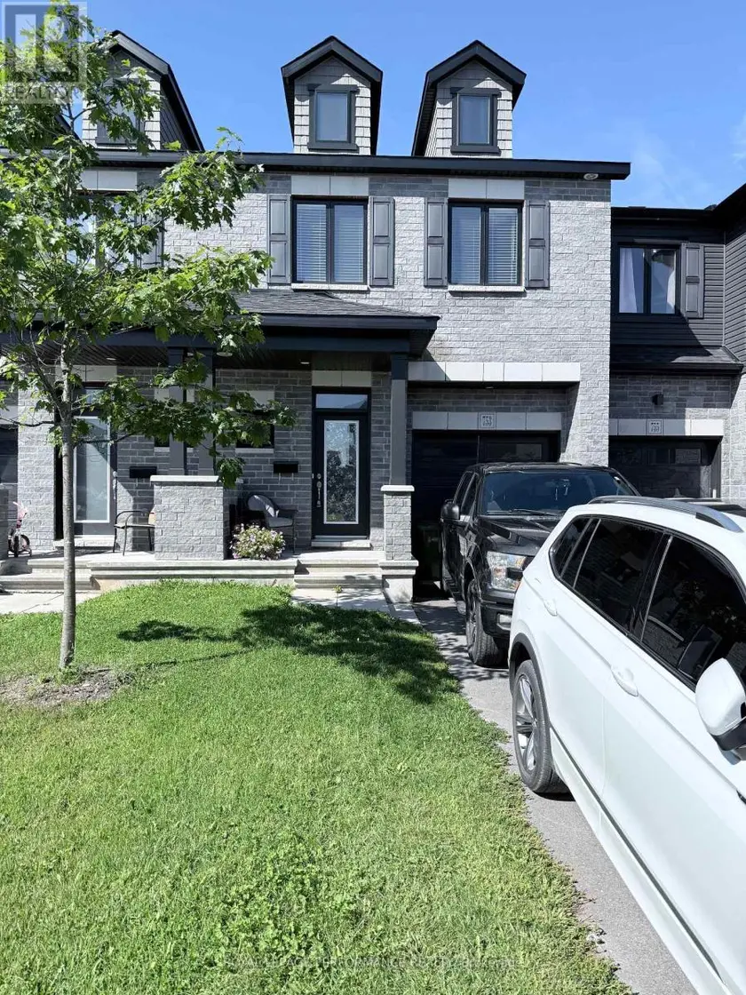 Townhouse at 753 NAMUR STREET, Russell