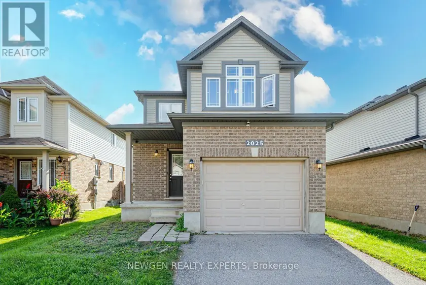 Detached at 2025 DENVIEW AVENUE, London North