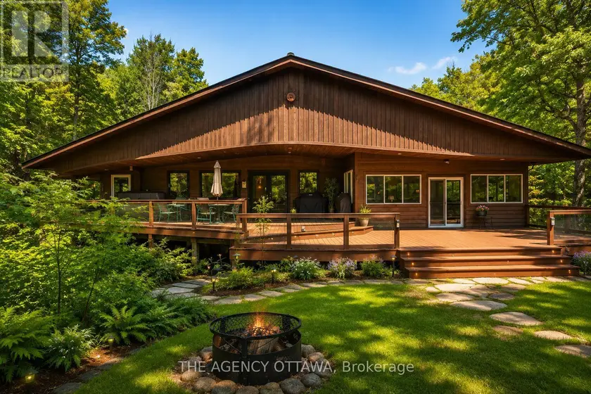 Detached at 1137 MARKINSPA LANE, Frontenac