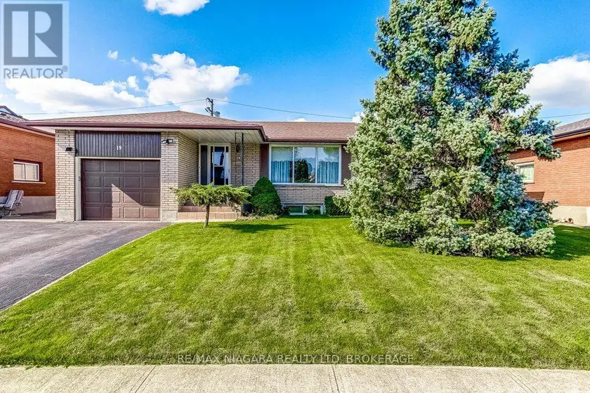 Detached at 19 EASTDALE CRESCENT, Welland