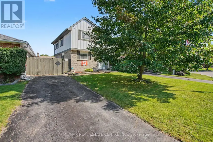 Detached at 4 SEAFORTH COURT, London East