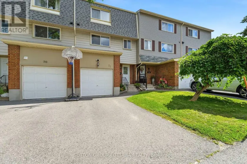 Townhouse at 71 - 2415 SOUTHVALE CRESCENT, Ottawa