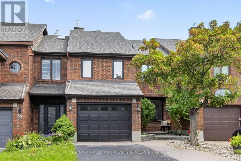 Townhouse at 19 WINDEYER CRESCENT, Ottawa
