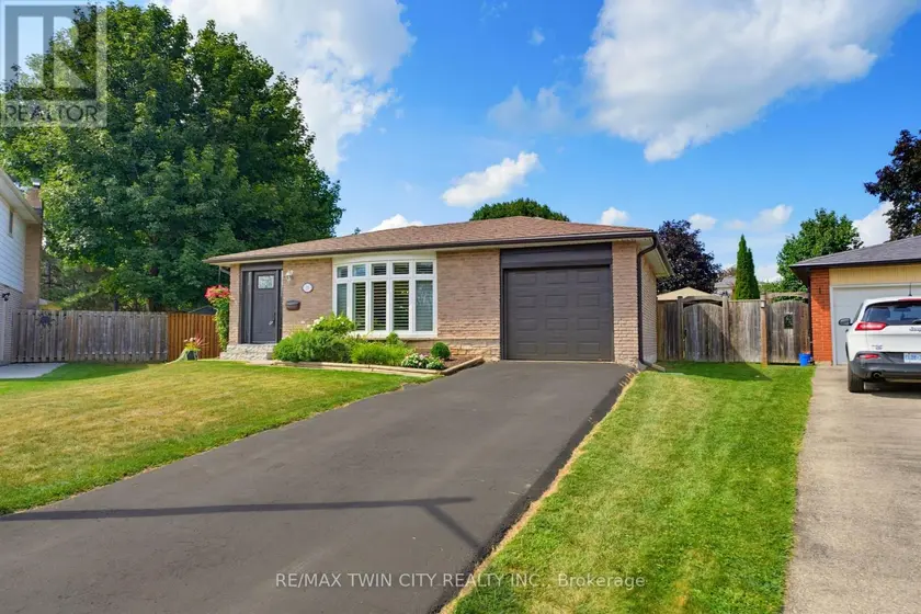 Detached at 20 CLOVER COURT, Brant