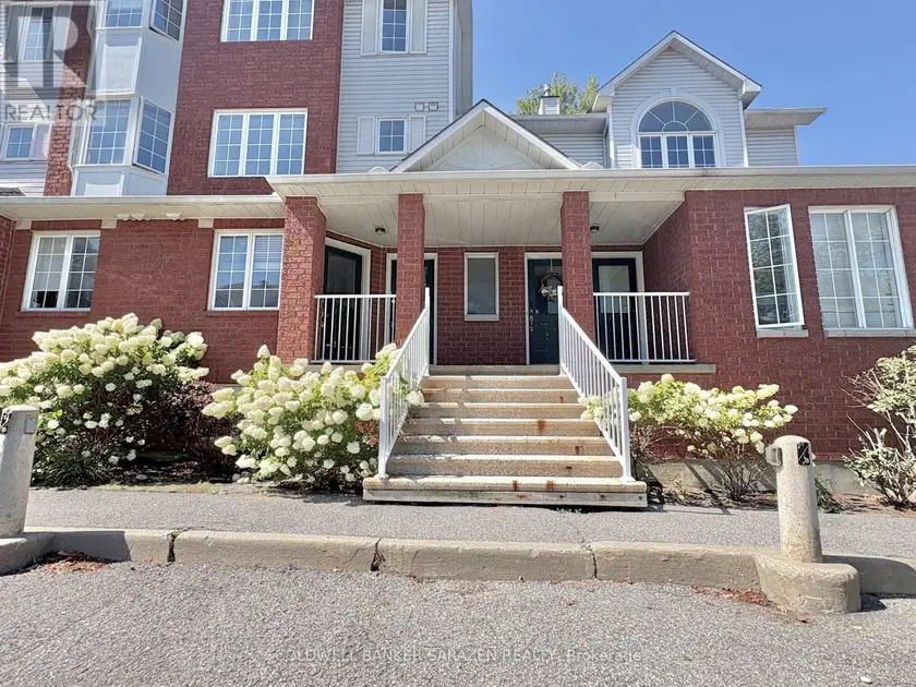 Townhouse at F - 112 CENTREPOINTE DRIVE, Ottawa