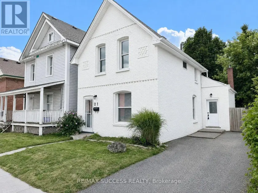 Detached at 21 WEBLING STREET, Brantford