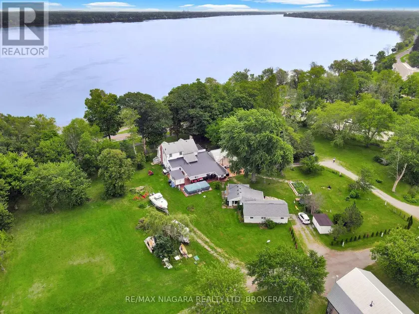 Detached at 13693 NIAGARA RIVER PARKWAY, Niagara Falls