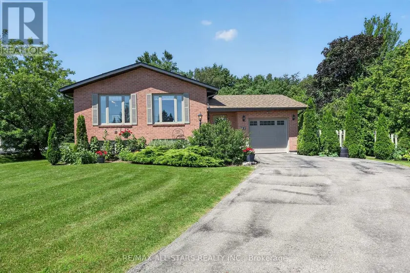 Detached at 6 GOLF COURT, Kawartha Lakes