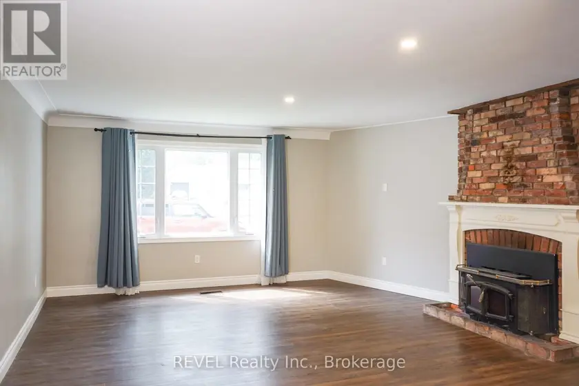 Detached at MAIN FLOOR - 3204 SAINT PAUL AVENUE, Niagara Falls