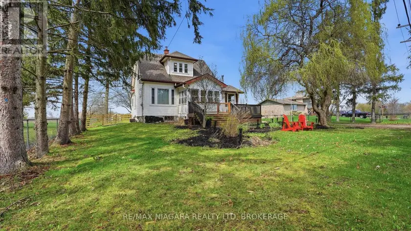 Detached at 106 COLBORNE STREET, Welland