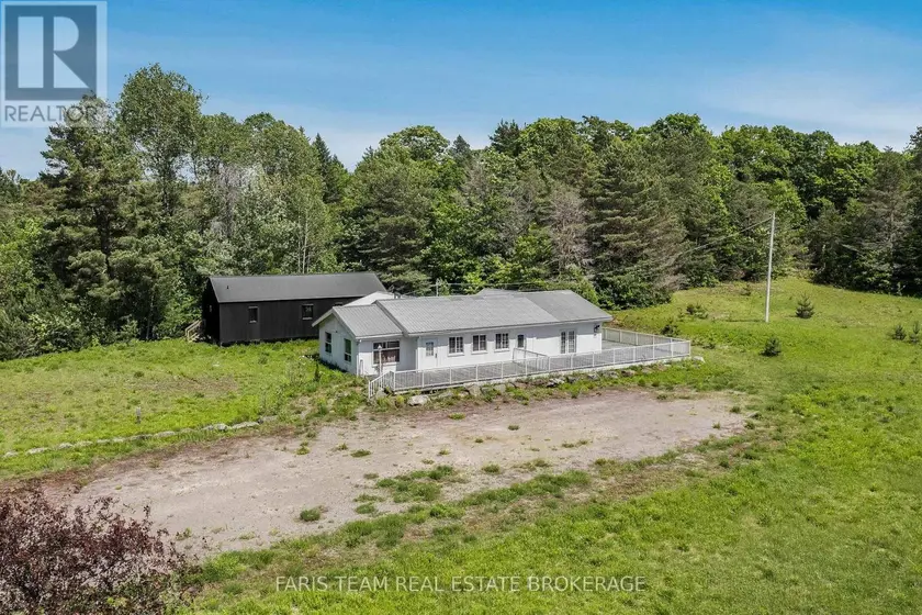 Detached at 2180-2186 HIGHWAY 141, Muskoka Lakes