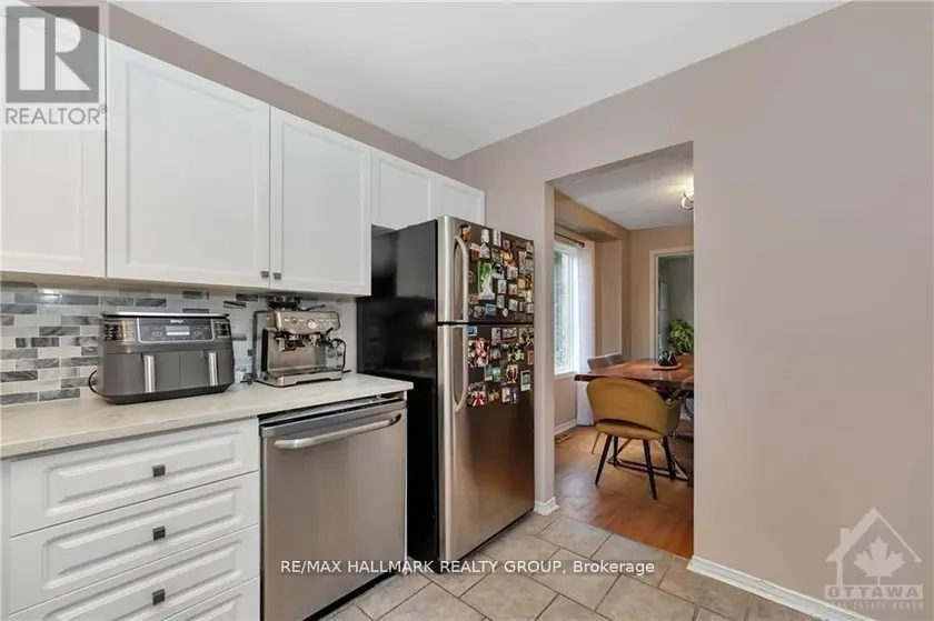 Townhouse at 17 RAVENSCROFT COURT, Ottawa
