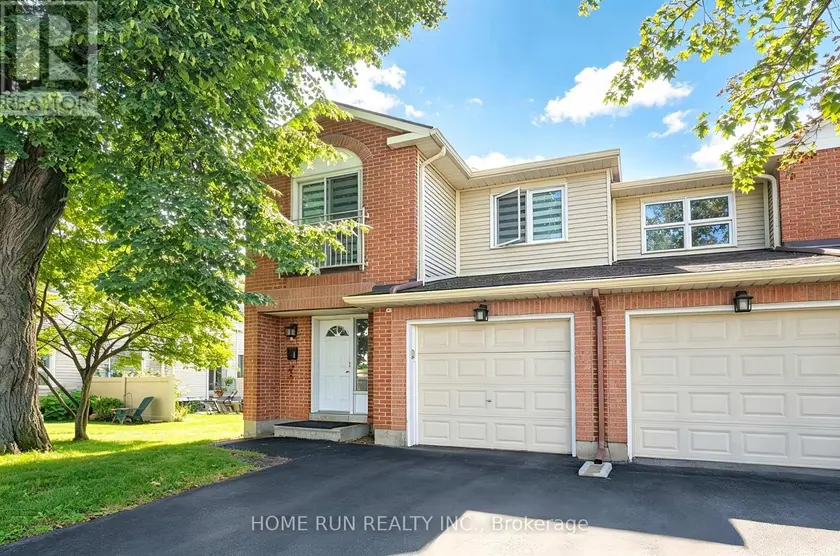 Townhouse at A - 28 CASTLEBROOK LANE, Ottawa