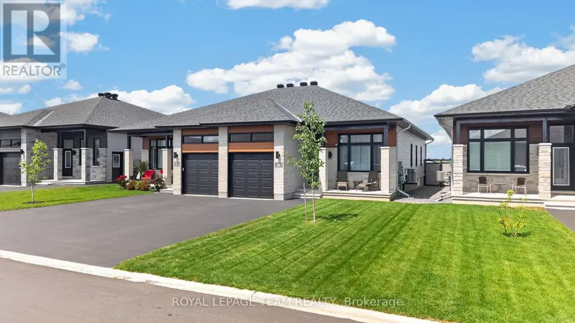 Semi-Detached/Link at 816 NAMUR STREET, Russell